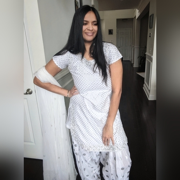 Beautiful White Suit - Picture 1 of 4